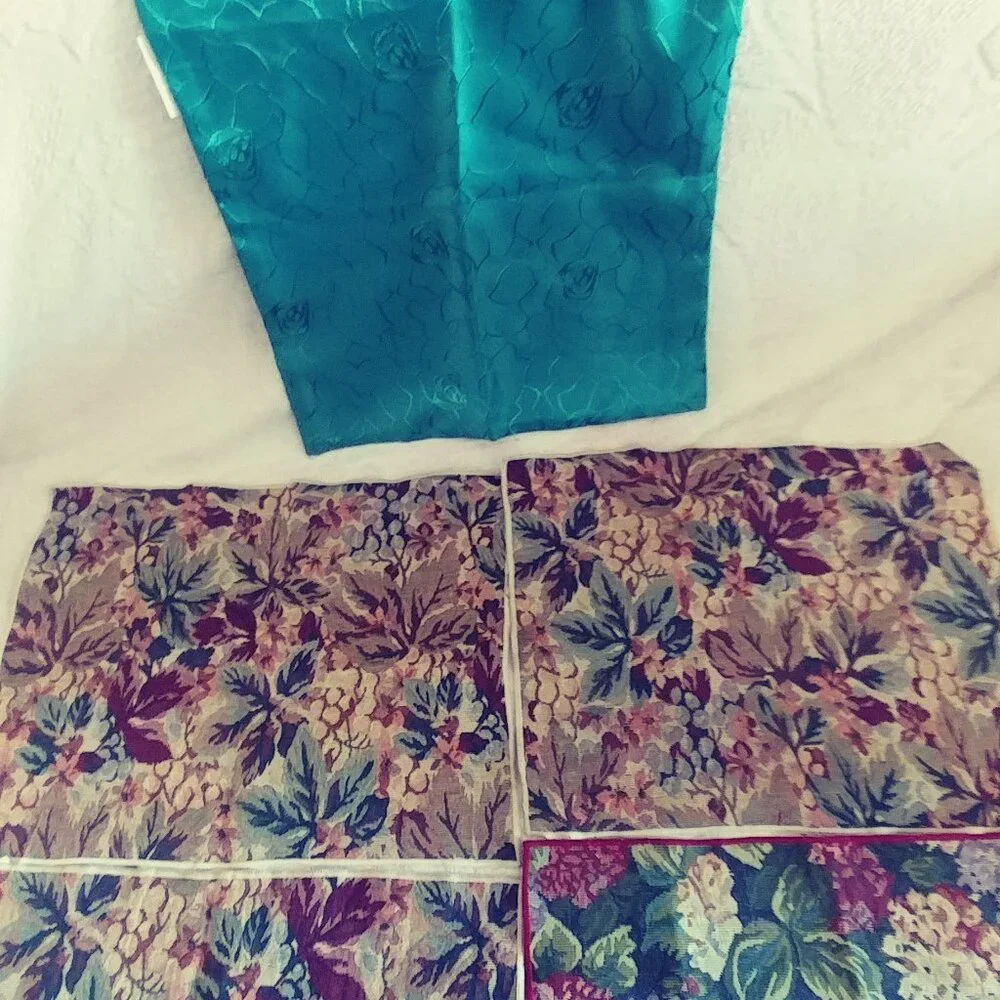 Bundle of 4 Chair Seat Covers and 1 green decorative pillow case(15.5